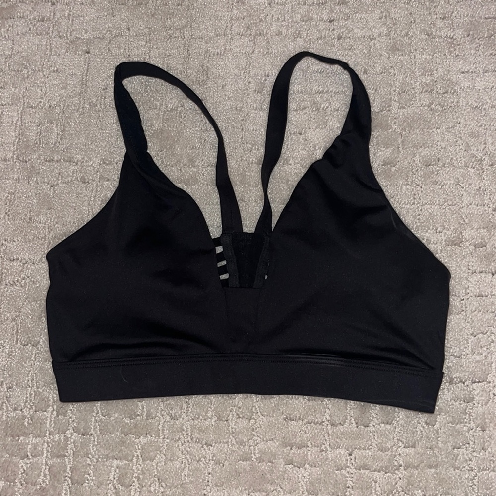 🪩 Victoria Secret Sport- Medium black sports bra